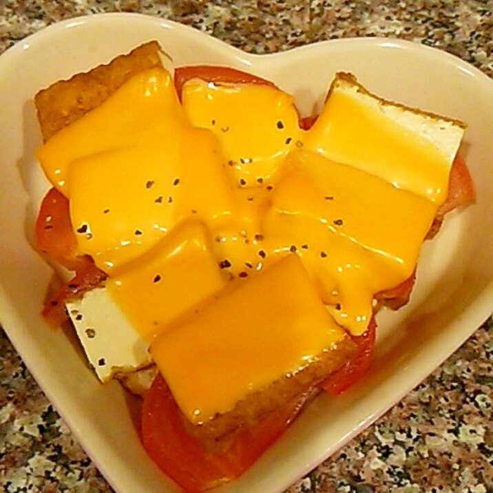 トマトと厚揚げのチーズ焼き